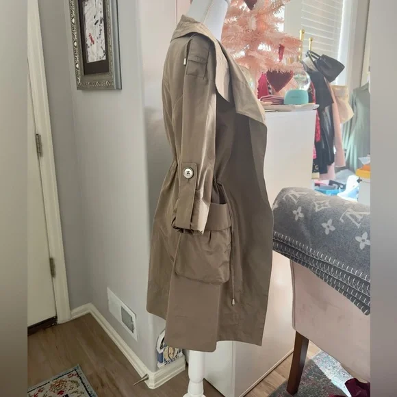 New BCBG Khaki Raincoat​ - Picture 4 of 9